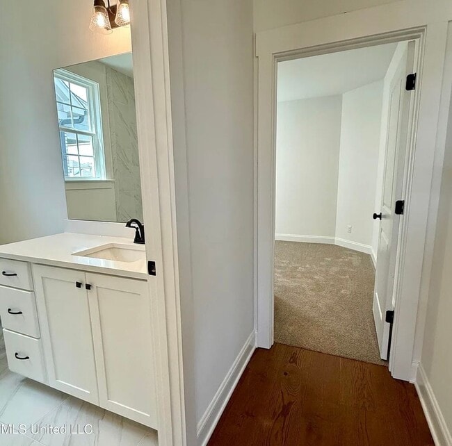 Building Photo - 607 Sunflower St