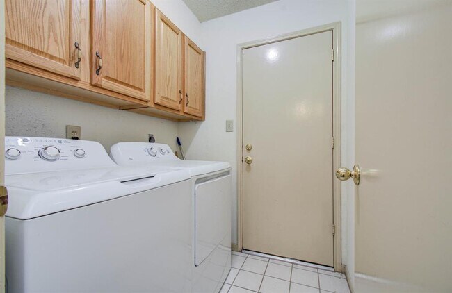 Building Photo - 35 Cottage Grove Pl