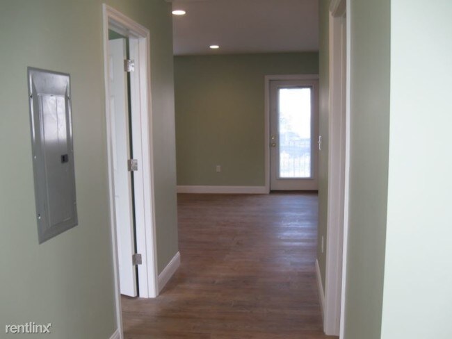 Building Photo - 1 br, 1 bath Apartment - 2 South Grove Street