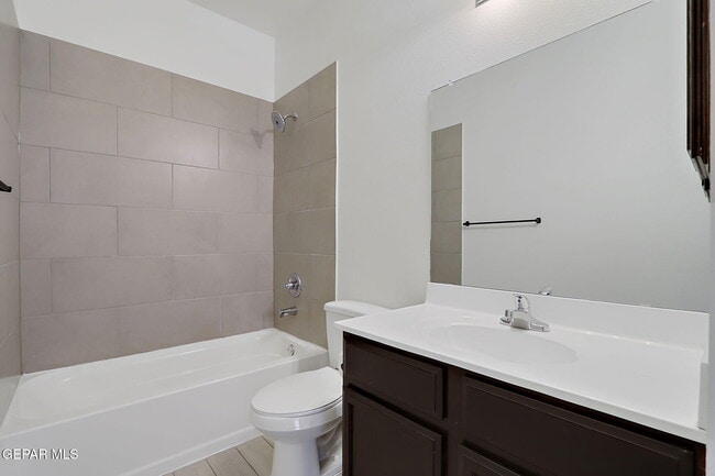 Building Photo - 533 Paseo Modesto Dr