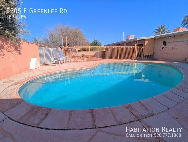 Building Photo - 2205 E Greenlee Rd