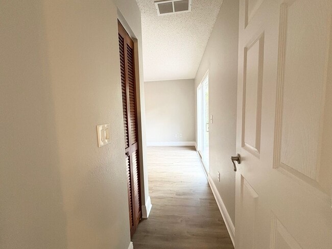 Building Photo - Cute 3B/2B Home in Hidden Lakes - Community Pool