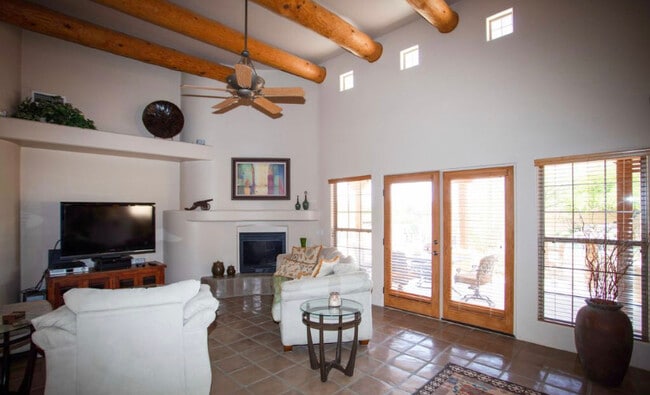 Building Photo - 19725 W Meadowbrook Ave