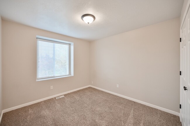 Building Photo - 172 Bridgepark Cir