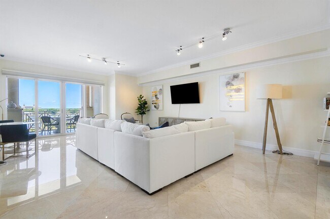 Building Photo - 201 S Narcissus Ave