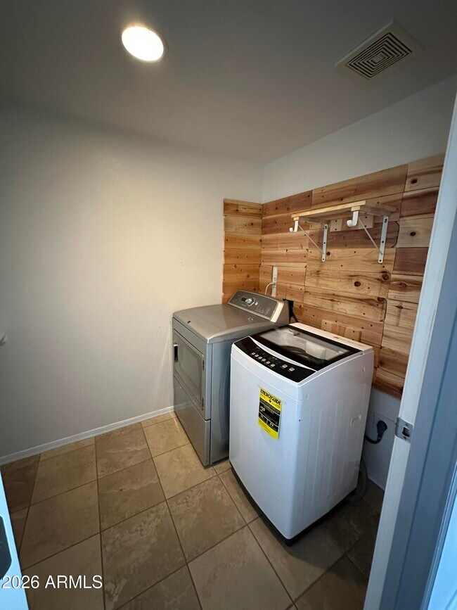 Building Photo - 2134 E Broadway Rd