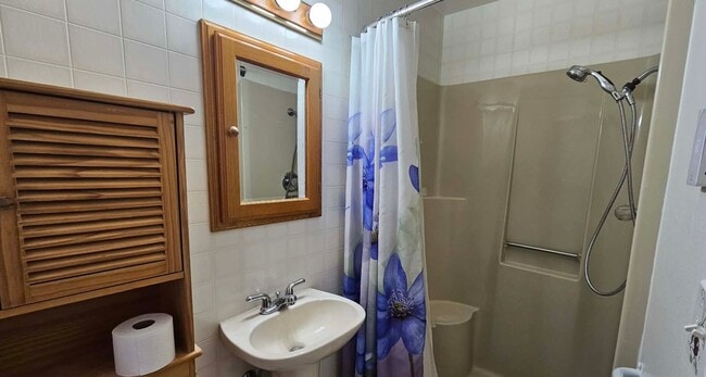 Building Photo - Large House with beautiful landscaping and mission mountain views