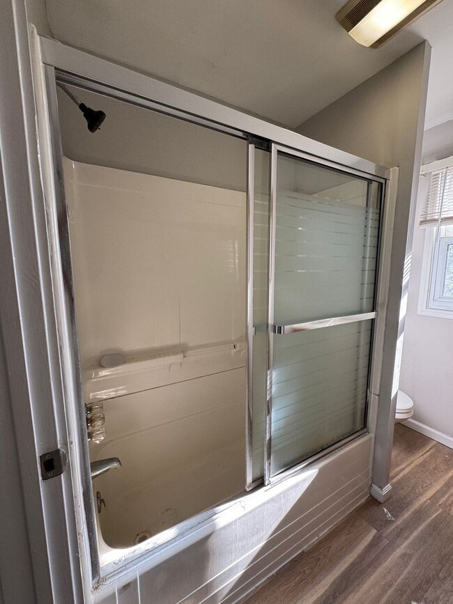Building Photo - Spacious 3 Bedroom House with 1 bath for R...