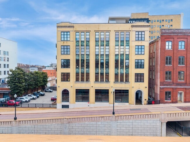 Building Photo - 220 W Jackson Ave