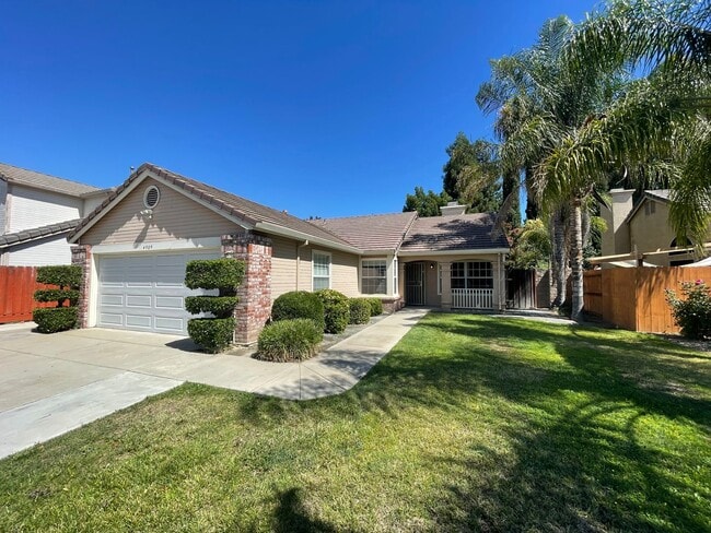 Building Photo - Single story home in convenient Salida!