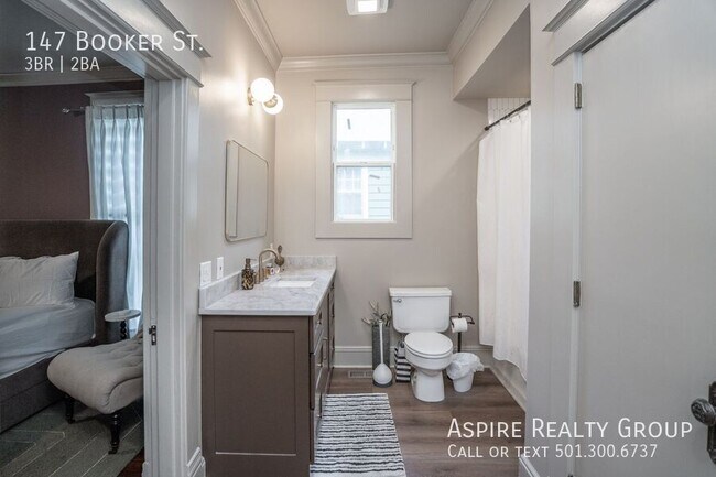 Building Photo - 147 S Booker St