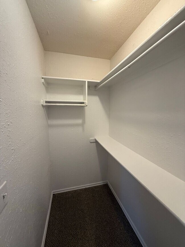 Building Photo - Charming 3 Bedroom Home in Mustang School District