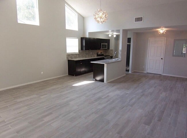 Building Photo - 1415 Grand Jct Dr