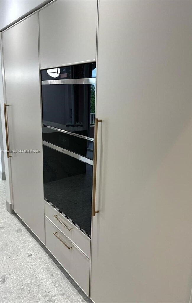 Building Photo - 737 Crandon Blvd