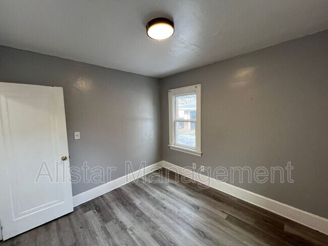 Building Photo - 539 E Cuyahoga Falls Ave