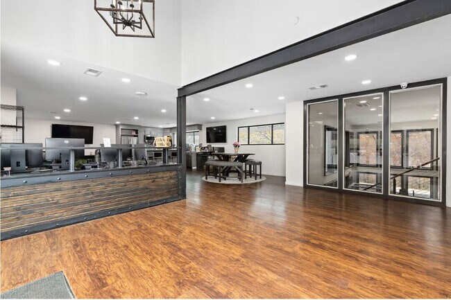 Building Photo - 5400-5600 E 84th Ter-32A