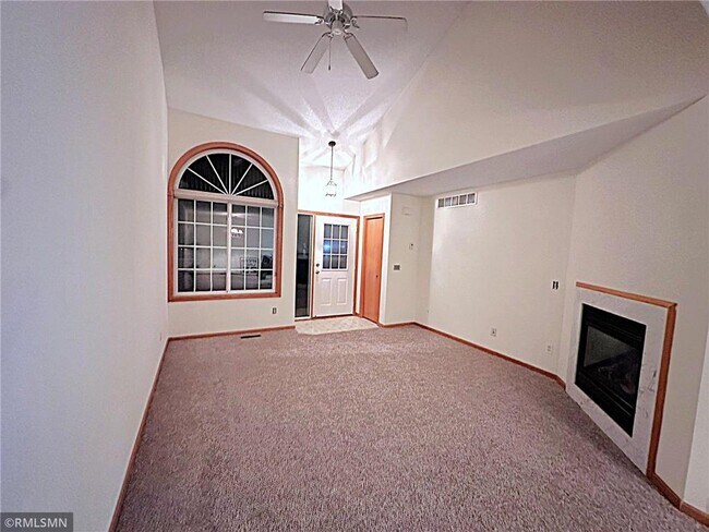 Building Photo - 1902 Aster