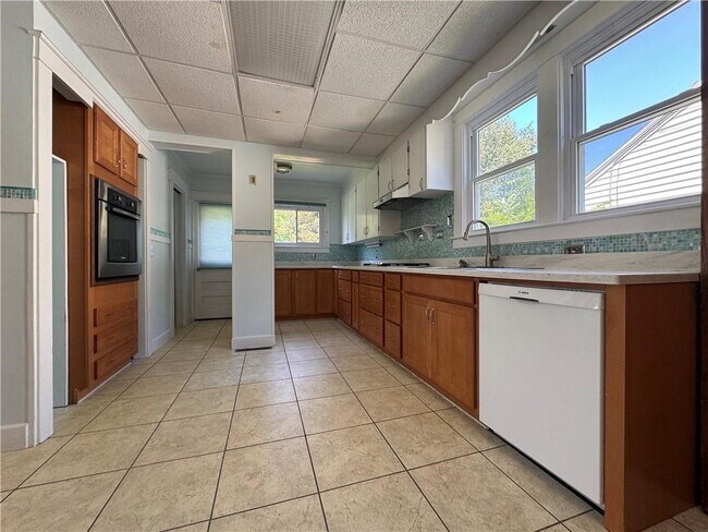 Building Photo - 129 Oakwood Ave