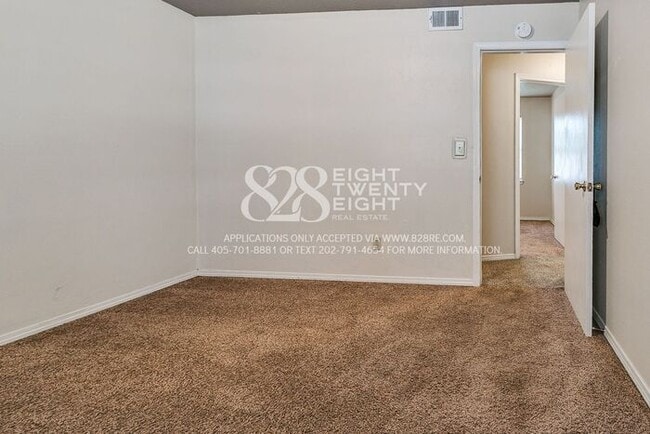Building Photo - 3 Bedroom/1 Bath Single Family Home Just M...