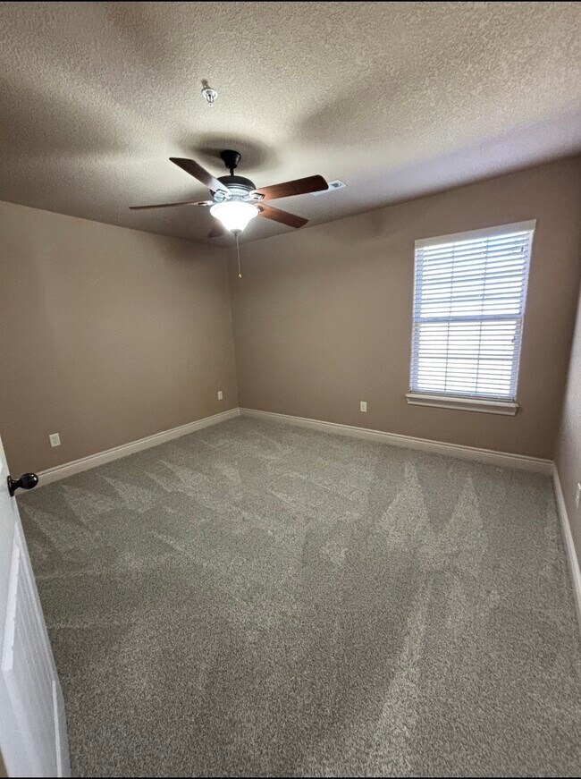 Building Photo - Branson Creek