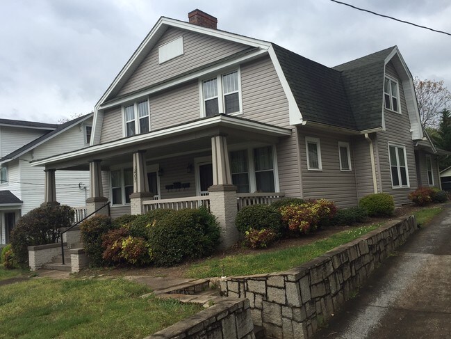 Building Photo - 1407 E North St