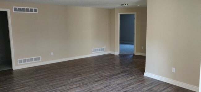 Building Photo - 2439 E Quivira St