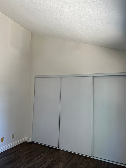 bedroom - extra large closet - 6640 Simpson Ave