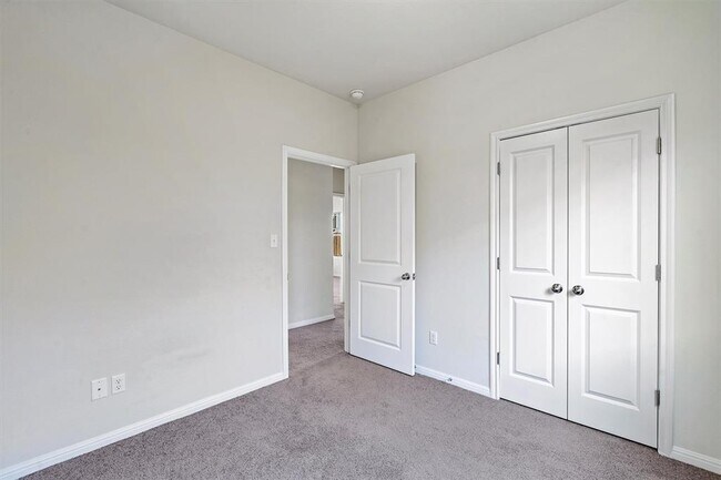 Building Photo - 217 Trailside Ln
