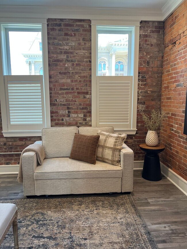 Building Photo - One Bedroom Downtown Lafayette - Fully Furnished