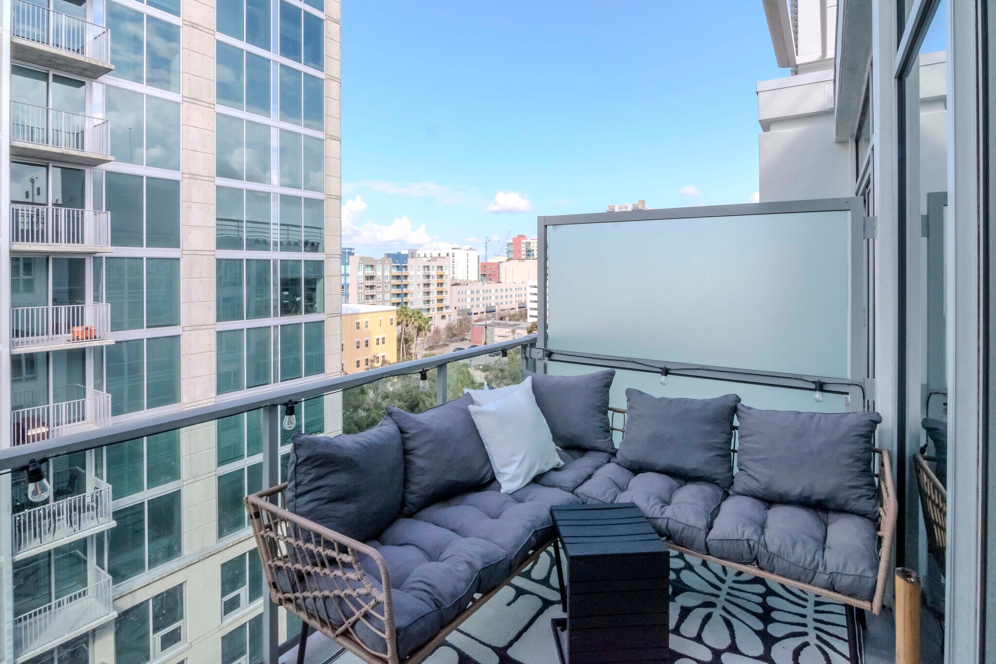 Balcony with views of park - 111 N 12th St