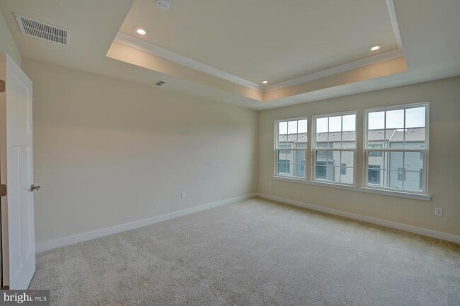Building Photo - 324 E Grn St