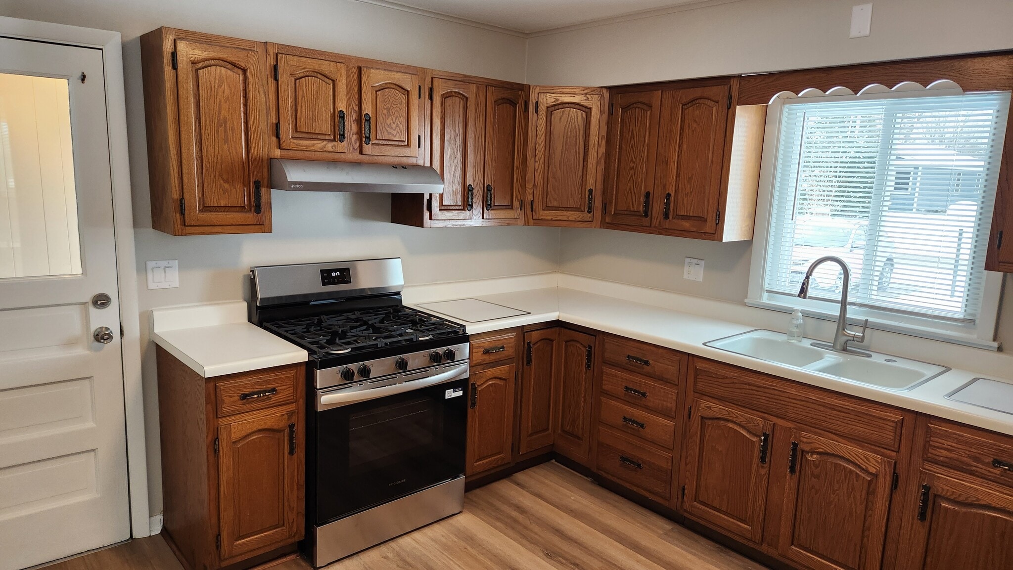 Building Photo - 6527 244th Ave