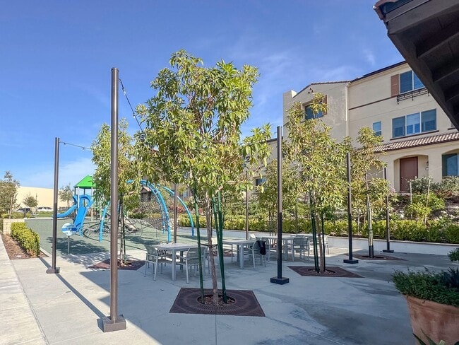 Building Photo - Beautiful Newer Construction,Townhome, 3 Bedroom / 2 Bathroom Home FOR RENT