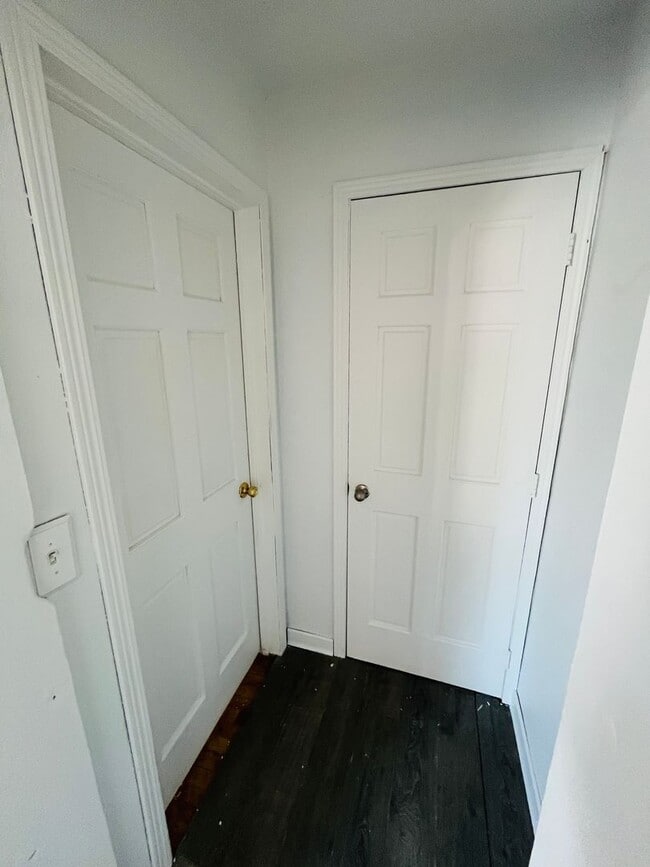 Building Photo - 4 bed, 3 bathroom Home