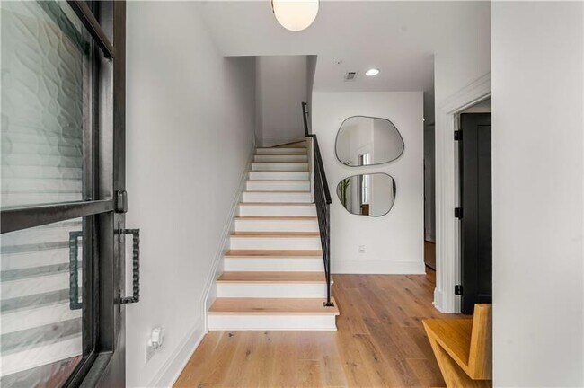 Building Photo - 661 Auburn Ave NE