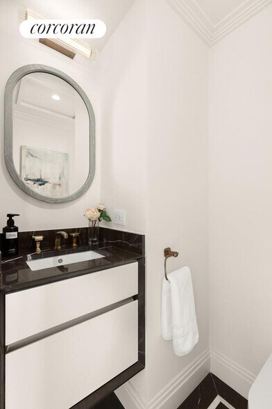 Building Photo - 301 Park Ave