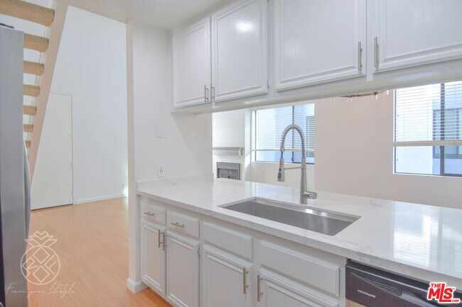 Building Photo - 1727-1727 Glendon Ave