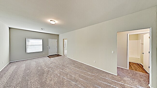 Building Photo - *MOVE IN SPECIAL: 2nd Month's Rent FREE, C...