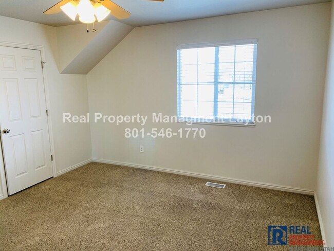Building Photo - Cozy 2 Bedroom South Ogden Townhome Available Now!