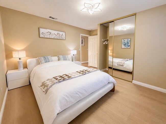 Building Photo - Furnished 4BR + Office | Putting Green Yard