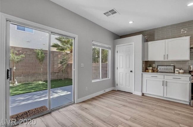 Building Photo - 254 Little Minah Ct