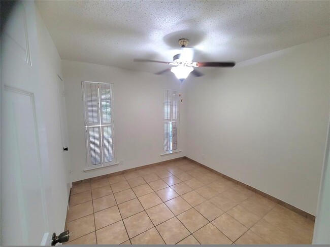 Building Photo - 914 Speer Ln