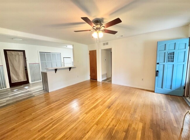 Building Photo - 406 Swanee Dr