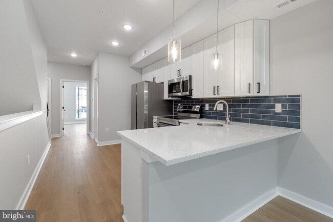 Building Photo - 2344 W Seybert St