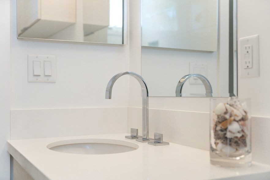 Building Photo - 930 Pueo St