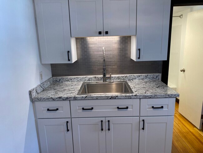 Building Photo - 54 Bridge St