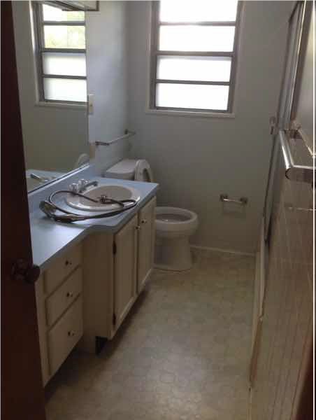 Building Photo - 3 bedroom, 2 bath House in Green Acres: Av...
