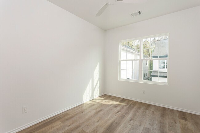 Building Photo - 1267 Oakmont Bnd Dr