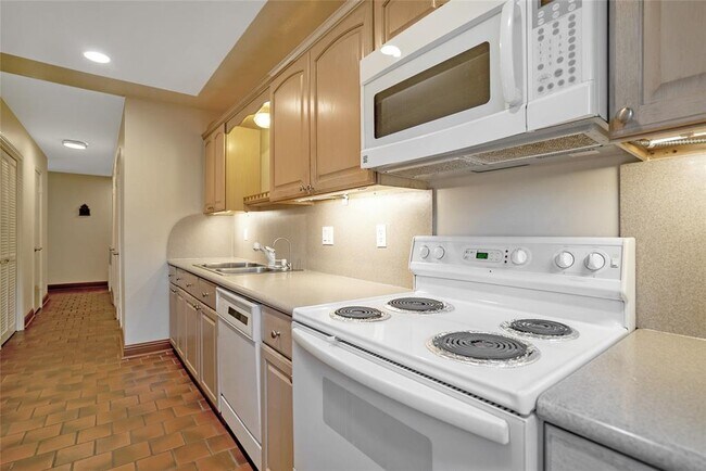 Building Photo - 5851 Doliver Dr