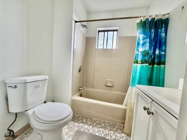 Building Photo - 21 Billings Rd